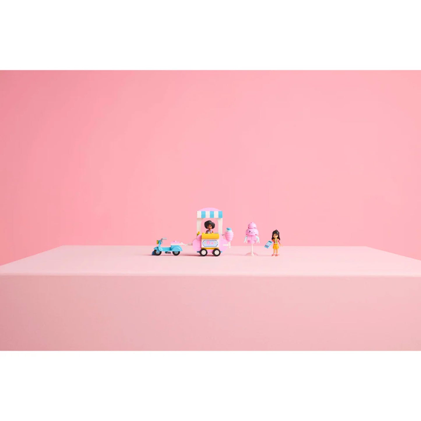 Puesto de Algodón de Azúcar y Scooter